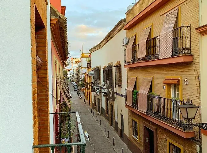 Comfortable Apartment In Seville 65 M² With Balcony